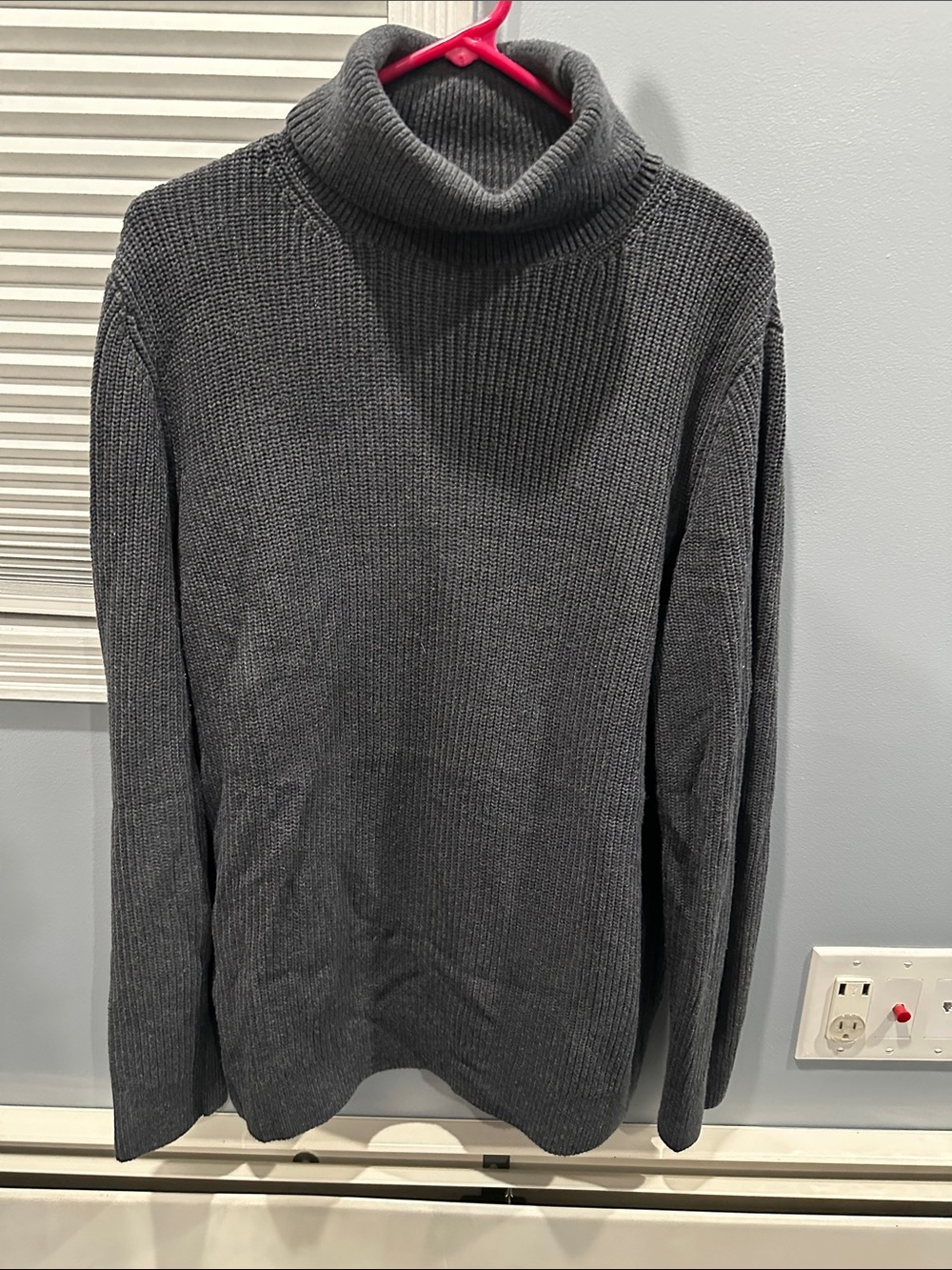 H&M Men’s Dark Gray Turtleneck Sweater Large
